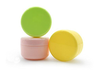 Vielzahl färbt leere kosmetische Behälter-großen Mund-Alltagsleben-Gebrauch