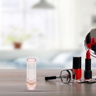 Leeres Lippenstift-Rohr des kundengerechten Farbfreien raumes mit Gummistopfen