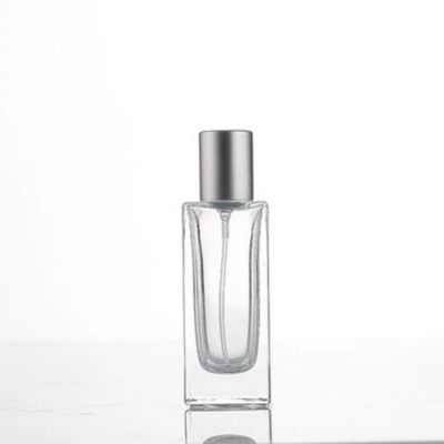 Flasche mit Parfümglasspray, Farbmodell mit Verpackung und Siebdruck