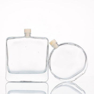 Flasche mit Parfümglasspray, Farbmodell mit Verpackung und Siebdruck