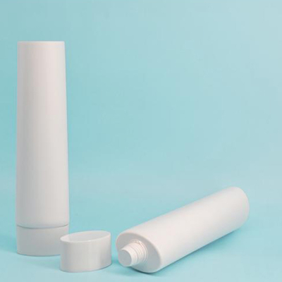 Farbgebundene Kosmetikverpackung mit Stempel