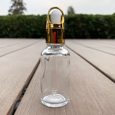 Durchsichtige Glasflasche mit Goldkappe
