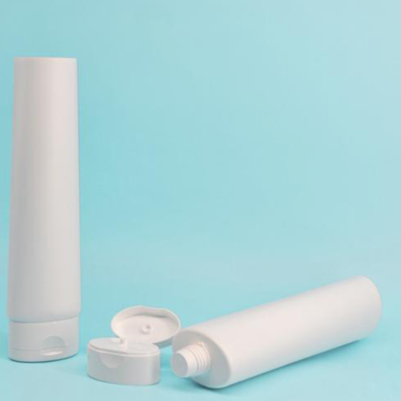 Farbgebundene Kosmetikverpackung mit Stempel