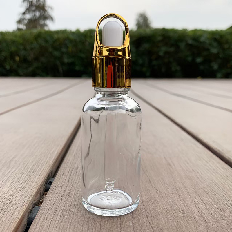 Durchsichtige Glasflasche mit Goldkappe